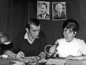 Redaktor Fedor Mikovič-hlásateľka Lýdia Faksová-august 1968