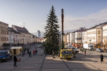 stavanie vianocneho stromceka banska bystrica 2017