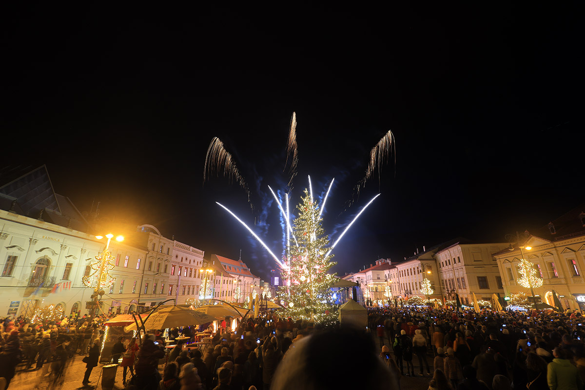 Fotogal Ria FOTO Bystrica Ako Jedin Krajsk Mesto Priv Talo Rok   Novorocny Ohnostroj 2024 Banska Bystrica 5 