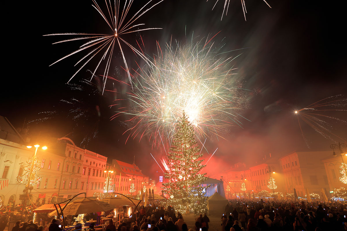 Fotogal Ria FOTO Bystrica Ako Jedin Krajsk Mesto Priv Talo Rok   Novorocny Ohnostroj 2024 Banska Bystrica 8 