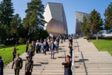 Pozri aj tento článok